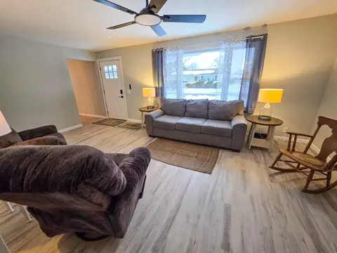 Living - 306 Bible St, Flora, IL 62839 photo 1 of 6