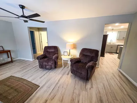 Living - 306 Bible St, Flora, IL 62839 photo 4 of 6