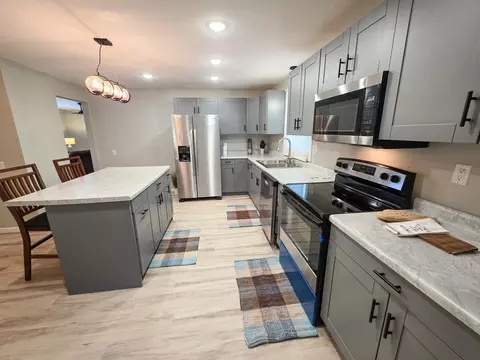 Kitchen - 306 Bible St, Flora, IL 62839 photo 2 of 20