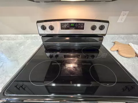 Kitchen - 306 Bible St, Flora, IL 62839 photo 7 of 20