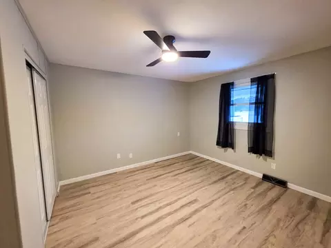 Bedroom - 306 Bible St, Flora, IL 62839 photo 4 of 7