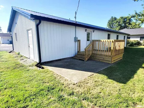 Exterior - 306 Bible St, Flora, IL 62839 photo 2 of 13
