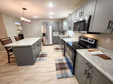 Kitchen - 306 Bible St, Flora, IL 62839 photo 4 of 20