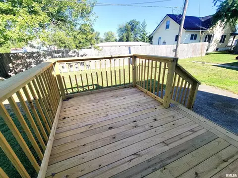 Exterior - 306 Bible St, Flora, IL 62839 photo 5 of 13