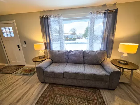 Living - 306 Bible St, Flora, IL 62839 photo 5 of 6