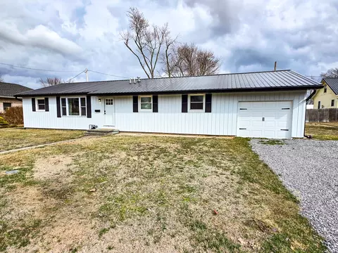 Exterior - 306 Bible St, Flora, IL 62839 photo 12 of 13