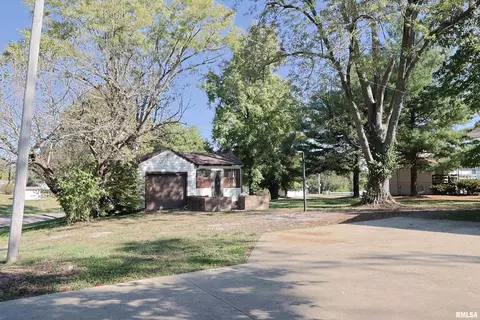 Exterior - 11 Ridge Rd, Centralia, IL 62801 photo 3 of 5
