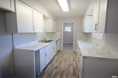 Entry Way - 11 Ridge Rd, Centralia, IL 62801 photo 1 of 2