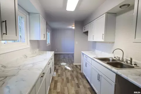 Entry Way - 11 Ridge Rd, Centralia, IL 62801 photo 2 of 2