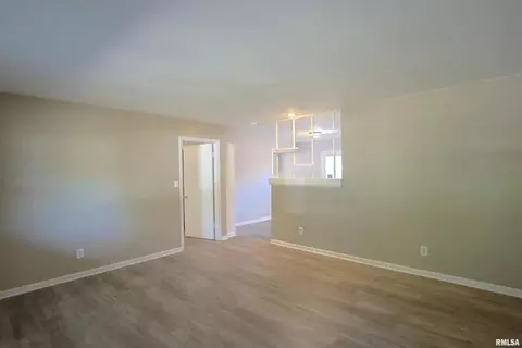 Living - 11 Ridge Rd, Centralia, IL 62801 photo 1 of 5