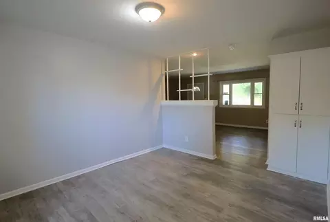 Living - 11 Ridge Rd, Centralia, IL 62801 photo 5 of 5