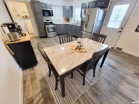 Kitchen - 221 Hickory St, Flora, IL 62839 photo 2 of 8