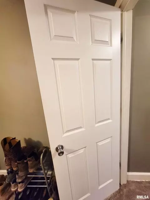 Entry Way - 221 Hickory St, Flora, IL 62839 photo 3 of 4