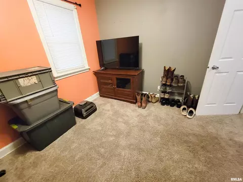 Bedroom - 221 Hickory St, Flora, IL 62839 photo 7 of 7