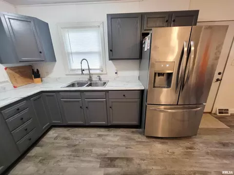 Kitchen - 221 Hickory St, Flora, IL 62839 photo 8 of 8