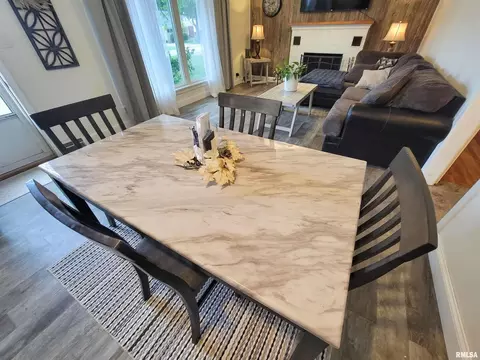 Dining - 221 Hickory St, Flora, IL 62839 photo 3 of 4
