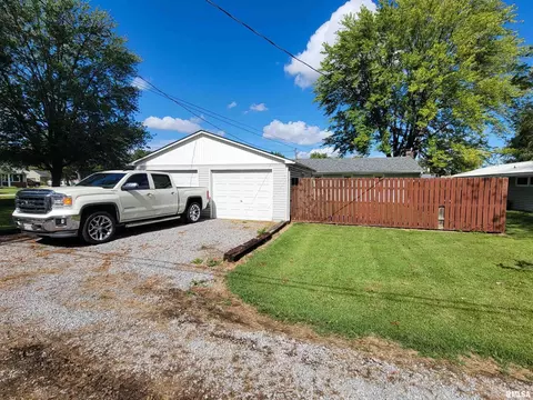 Exterior - 221 Hickory St, Flora, IL 62839 photo 1 of 16