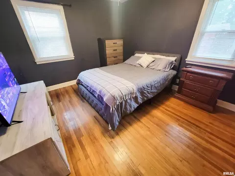 Bedroom - 221 Hickory St, Flora, IL 62839 photo 1 of 7