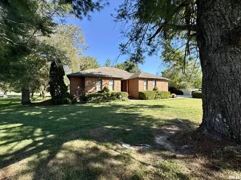 1801 Colonial Dr, Marion, IL 62959