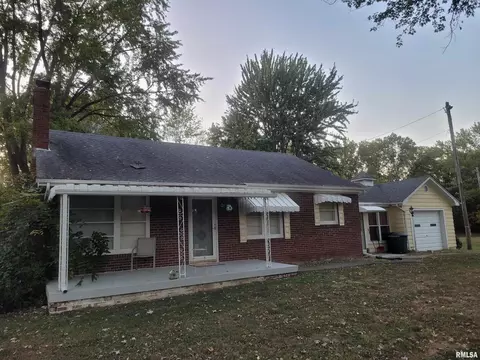 17315 N Old Salem Ln, Mount Vernon, IL 62864