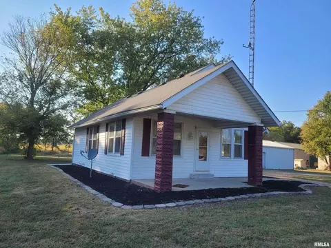 4841 N Nason Ln, Bonnie, IL 62816