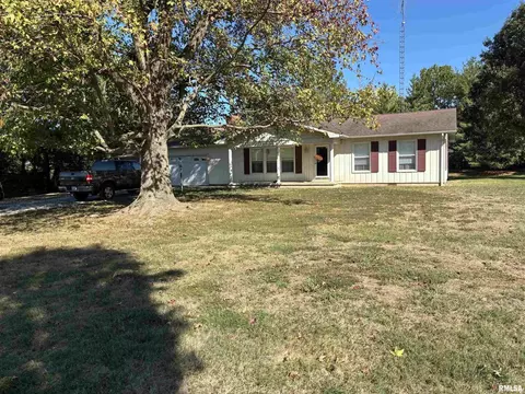 12782 N Blackhawk Ln, Mount Vernon, IL 62864