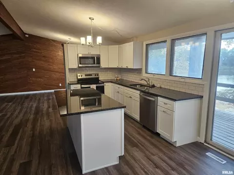 11799 E Webb Rd, Mount Vernon, IL 62864 photo 3