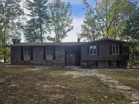 11799 E Webb Rd, Mount Vernon, IL 62864