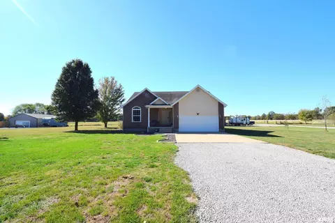 10341 N Puckett Ln, Mount Vernon, IL 62864