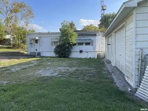 312 E Randolph St, Mcleansboro, IL 62859