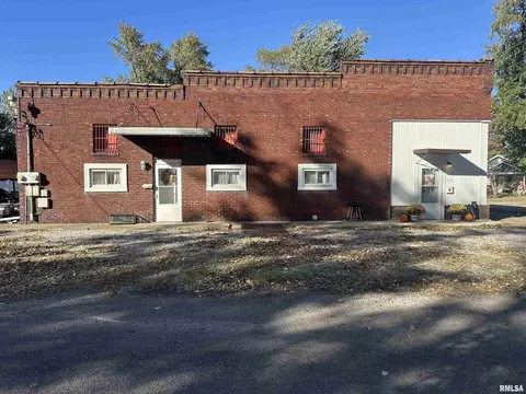 401 N Division St #A & B, Du Quoin, IL 62832