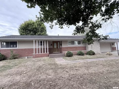 1007 N Hillcrest Dr, Sparta, IL 62286
