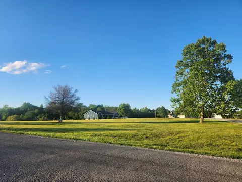 821 Bluebell Rd, Duquoin, IL 62832