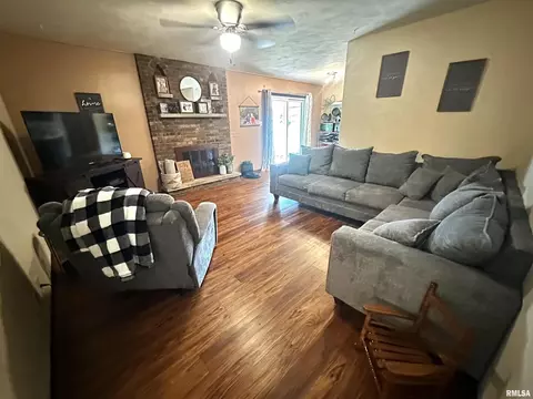 Living - 1340 E 6th St, Centralia, IL 62801 photo 2 of 3
