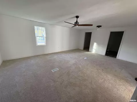 Living - 3305 Selmaville Rd, Salem, IL 62881 photo 2 of 3
