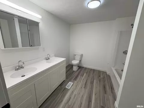 Bath - 3305 Selmaville Rd, Salem, IL 62881 photo 1 of 2