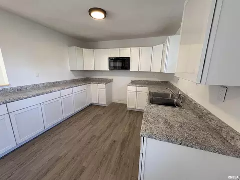 Kitchen - 3305 Selmaville Rd, Salem, IL 62881 photo 1 of 4