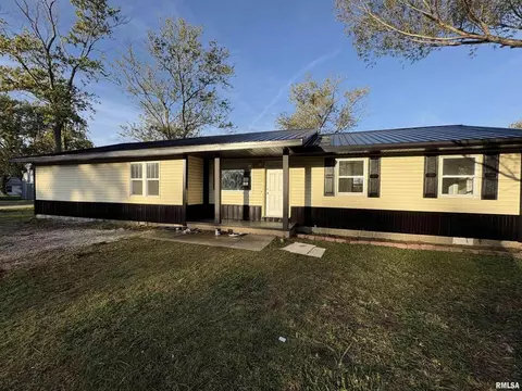 Exterior - 3305 Selmaville Rd, Salem, IL 62881 photo 2 of 2