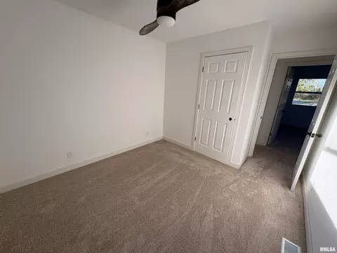 Bedroom - 3305 Selmaville Rd, Salem, IL 62881 photo 2 of 5