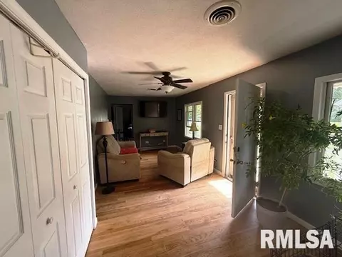 401 E Cross St, Herrin, IL 62948 photo 3