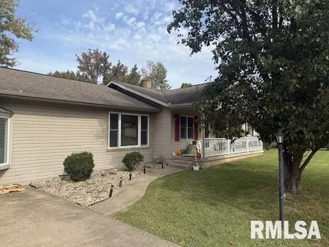 401 E Cross St, Herrin, IL 62948 photo 2