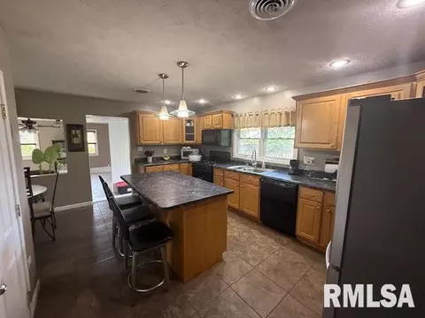 401 E Cross St, Herrin, IL 62948 photo 13