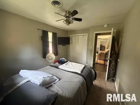 401 E Cross St, Herrin, IL 62948 photo 15