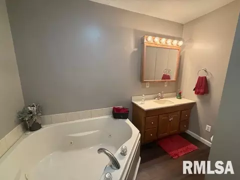 401 E Cross St, Herrin, IL 62948 photo 18