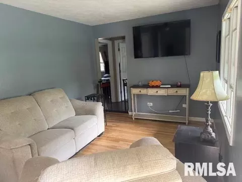 401 E Cross St, Herrin, IL 62948 photo 5