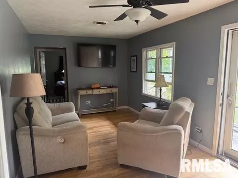 401 E Cross St, Herrin, IL 62948 photo 4
