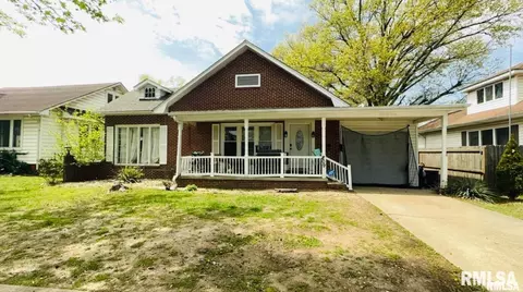 809 N 12th St, Herrin, IL 62948