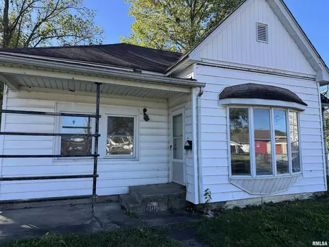 301 E Calvert St, Marion, IL 62959 photo 2