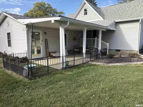 714 Cedar St, Centralia, IL 62801 photo 3