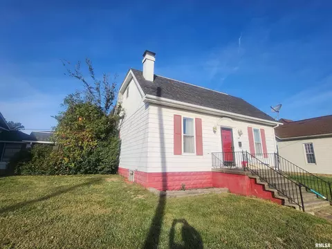 307 S Main St, Pinckneyville, IL 62274